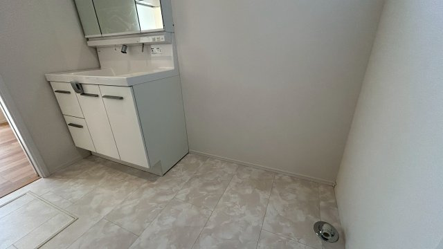 久留米市荒木町荒木15号地の独立洗面台