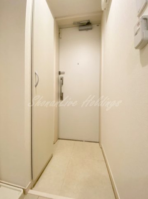 【玄関】 | リブリ・柳町 | 広々シューズボックス付き玄関♪