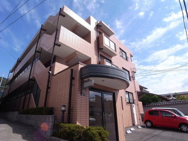 ハイネス岡本の外観