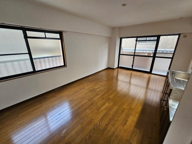 ハイネス岡本の居間・リビング