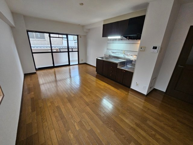 ハイネス岡本の居間・リビング