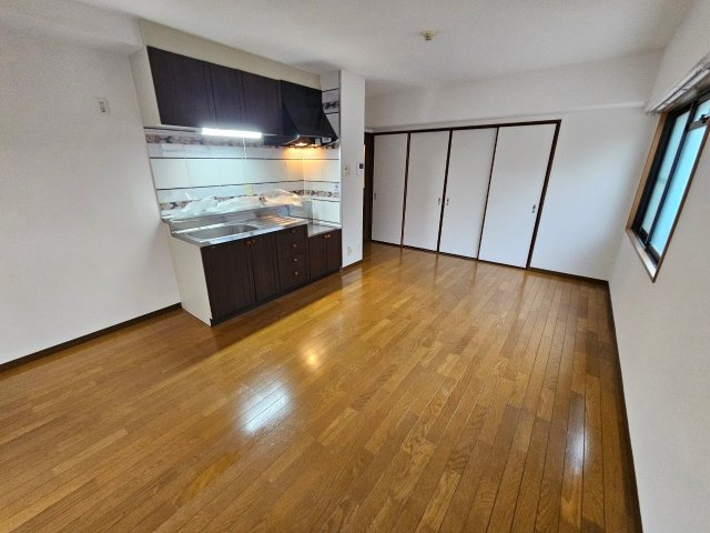 ハイネス岡本の居間・リビング