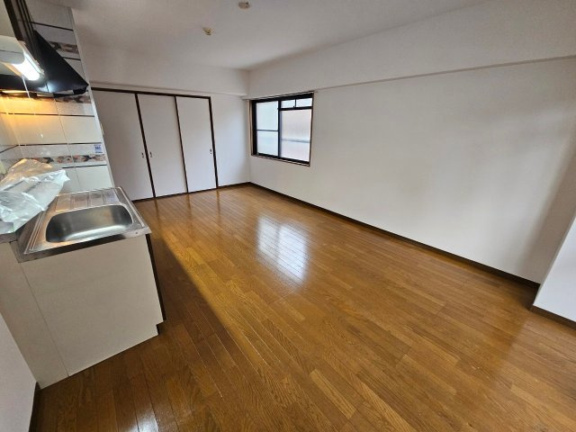 ハイネス岡本の居間・リビング