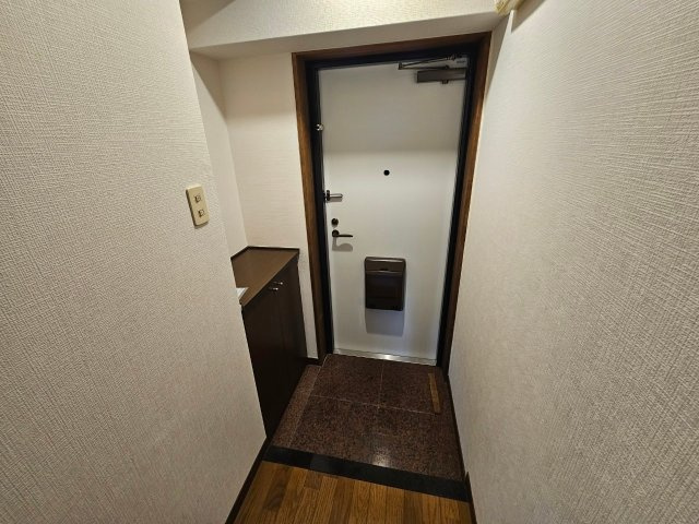 ハイネス岡本の玄関