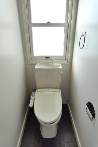 【トイレ】 | ベースサイド　モリクマ | 温水洗浄便座完備。