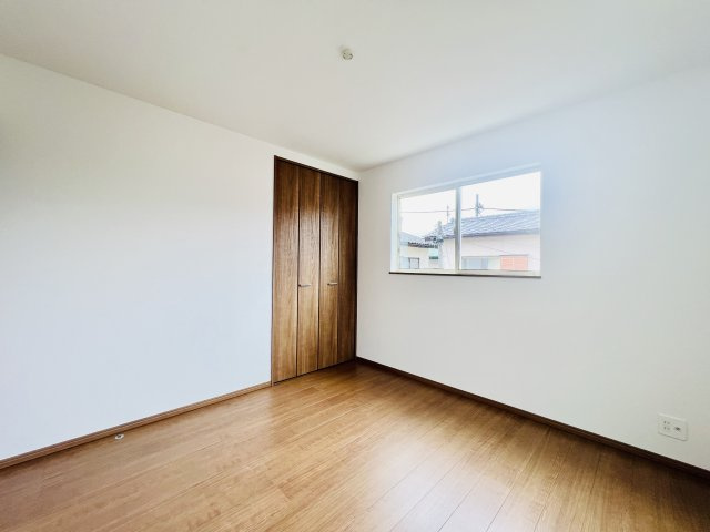 高崎市並榎町の洋室|お子様の一人部屋デビューにも最適♪