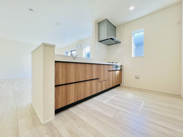 高崎日光町のキッチン|料理がはかどる広々システムキッチン完備