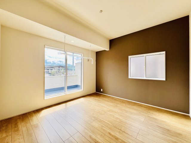 高崎市下佐野町の洋室|ゆったりとした広さを確保した主寝室。WIC付きでお部屋もスッキリと♪