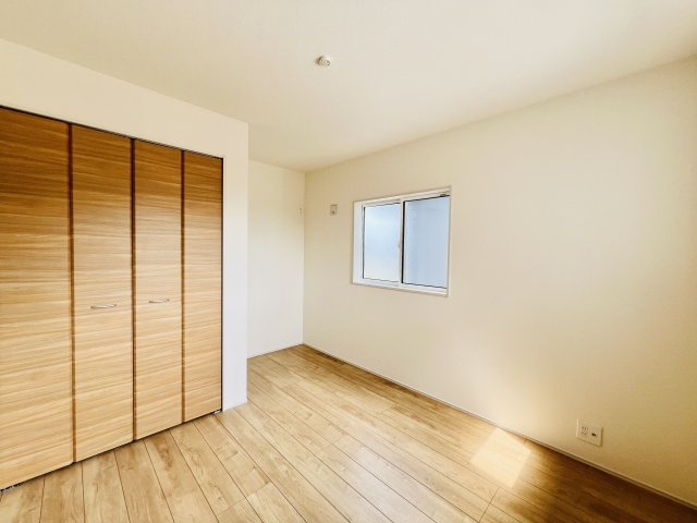 高崎市下佐野町の洋室|お子様の一人部屋デビューに最適です♪