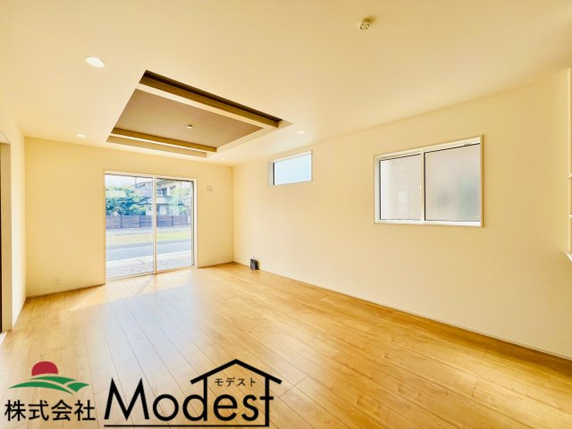 高崎市下佐野町の居間・リビング|開放感あふれる折り上げ天井付きリビング♪
