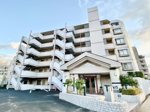 セザール富沢の外観