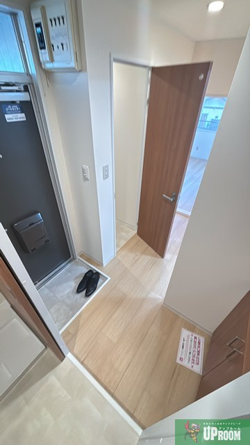 シャトル新町の玄関