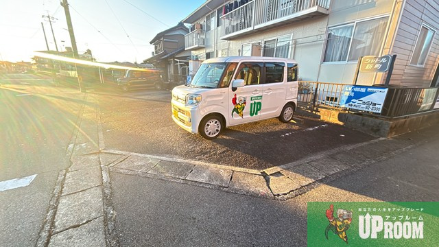 シャトル新町の駐車場