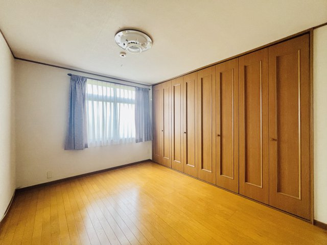 前橋市江田町の洋室|プライベート空間も確保できる間取りも魅力的♪