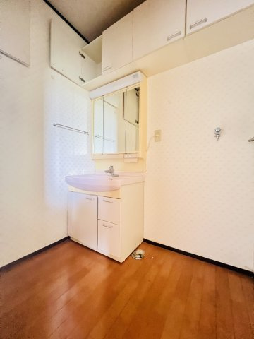 前橋市江田町の洗面所|洗濯機を設置してもゆとりのある空間♪