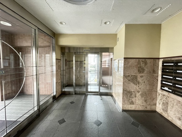 アルステージ堅田　天然木フルリノベーションのエントランス