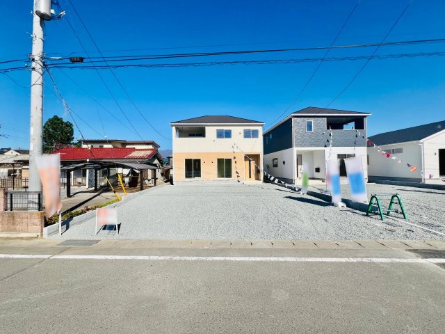 前橋市粕川町女渕の外観|間口も広く駐車も楽々♪
