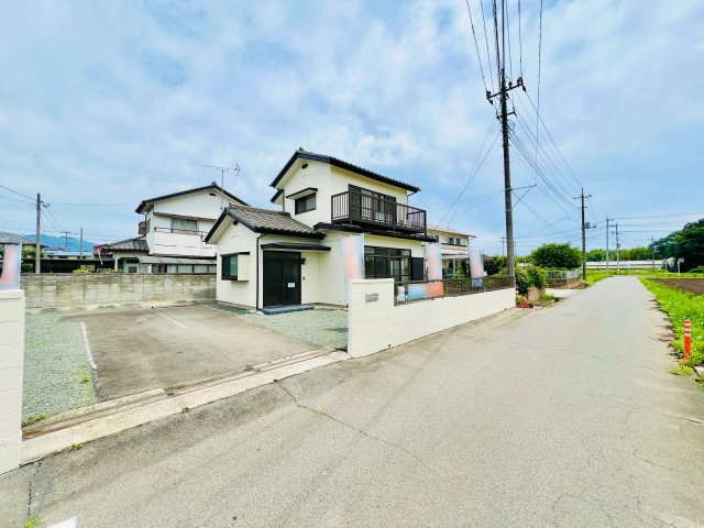 前橋市粕川町深津の前面道路含む現地写真|駐車スペース3台以上可♪