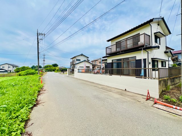 前橋市粕川町深津の前面道路含む現地写真|閑静な住宅地で駐車も焦らず出来ます♪