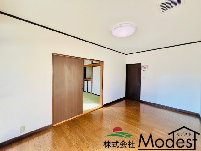 前橋市関根町の洋室|家具の配置も考えやすい洋室◎