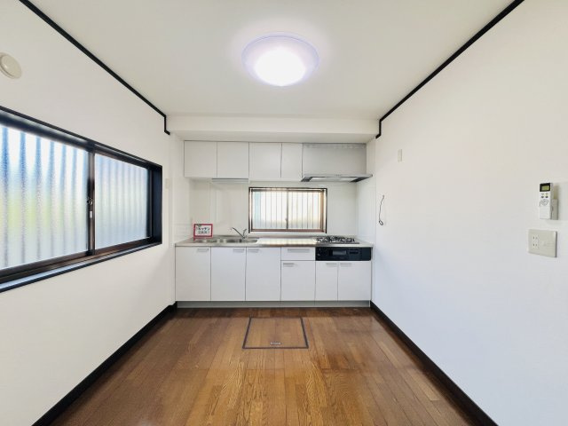 前橋市関根町のキッチン|6帖のダイニングキッチンは、ダイニングテーブルを設置してもゆとりのある空間♪