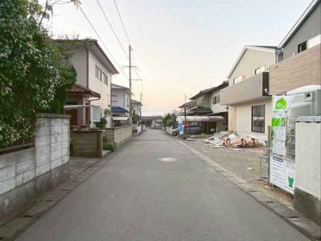 クレイドルガーデン須恵町佐谷第1-2号棟の前面道路含む現地写真|前面道路の様子です！（南側）