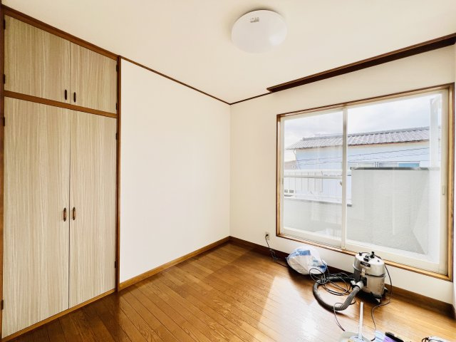 太田市大原町の洋室|バルコニーに面した、明るい洋室♪