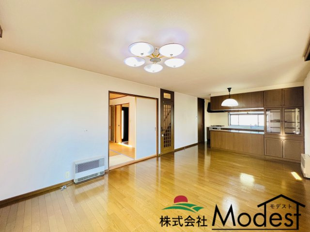 太田市新田上江田町の居間・リビング|家具の配置も考えやすいLDK♪