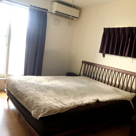 太田市西新町の洋室|大きいベッドを設置してもゆとりのある寝室♪