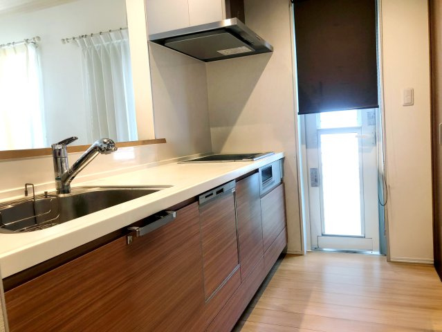 太田市西新町のキッチン|作業スペースも広く、収納も充実のキッチン♪