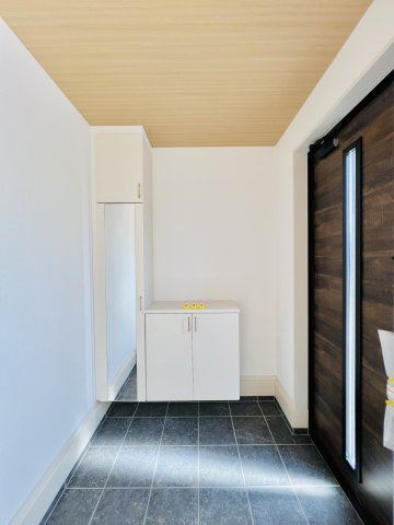 高崎市上小鳥町の玄関|家族の靴もすっきり収まる快適玄関空間♪