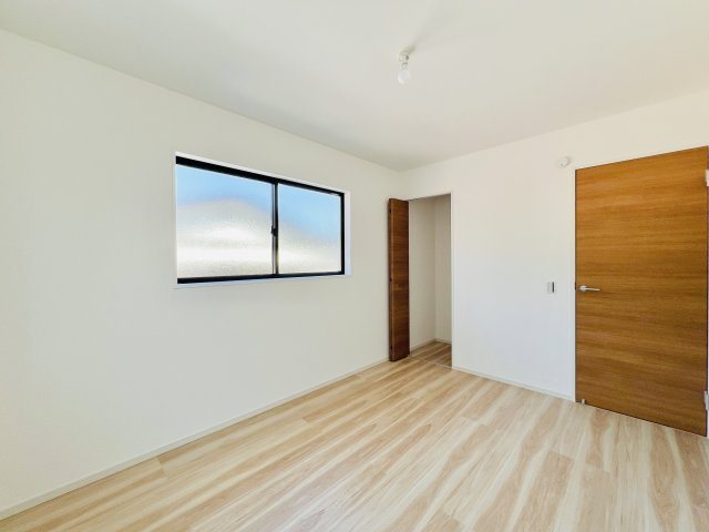 高崎市上小鳥町の洋室|お子様の一人部屋デビューにも最適♪