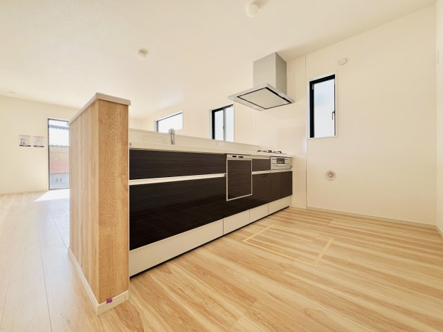 高崎市上小鳥町のキッチン|収納充実で料理も片付けもスムーズに◎