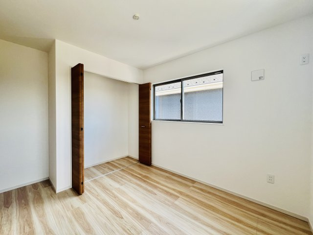 高崎市柴崎町の洋室|お子様の一人部屋デビューにも最適♪