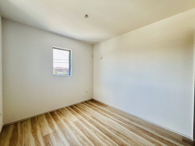 高崎市柴崎町の洋室|プライバシーも確保できる間取りも魅力的♪