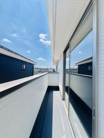 高崎市柴崎町のバルコニー|日当たりも良好な横長バルコニー♪