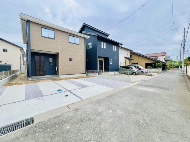 高崎市飯塚町の前面道路含む現地写真|車の通りも少なく、駐車も楽々♪