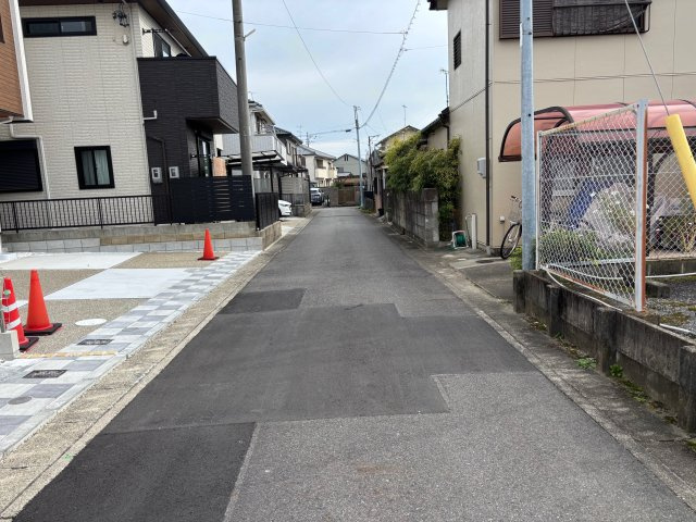 江南市飛高町栄新築戸建の前面道路含む現地写真