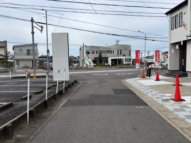 江南市飛高町栄新築戸建の前面道路含む現地写真