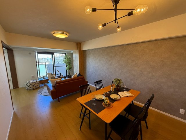 ユニベール宝塚の居間・リビング