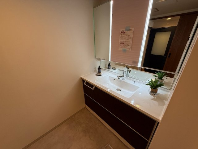 ユニベール宝塚の独立洗面台|洗面化粧台