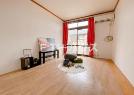 ティーズハイツ実籾の居間・リビング