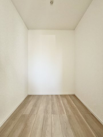 中央区笠井新田町第3　2号棟の洋室|南側約6帖の洋室から続くフリースペース！趣味の空間としてお使いいただけます！