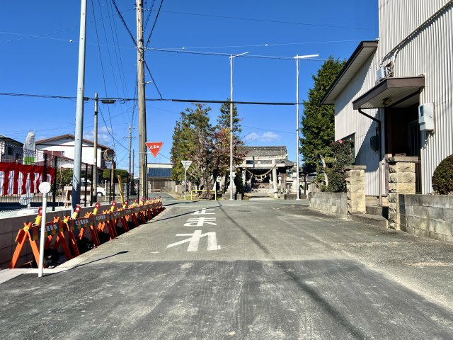 中央区笠井新田町第3　2号棟の前面道路含む現地写真|前面道路を南側から北向きに撮影しました。