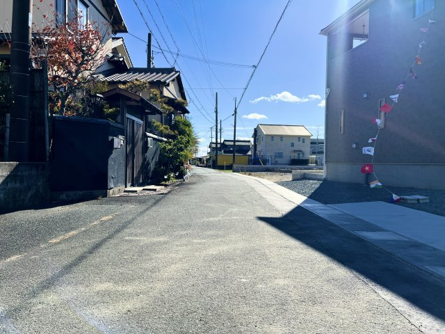 中央区笠井新田町第3　2号棟の前面道路含む現地写真|前面道路を北側から南向きに撮影しました。