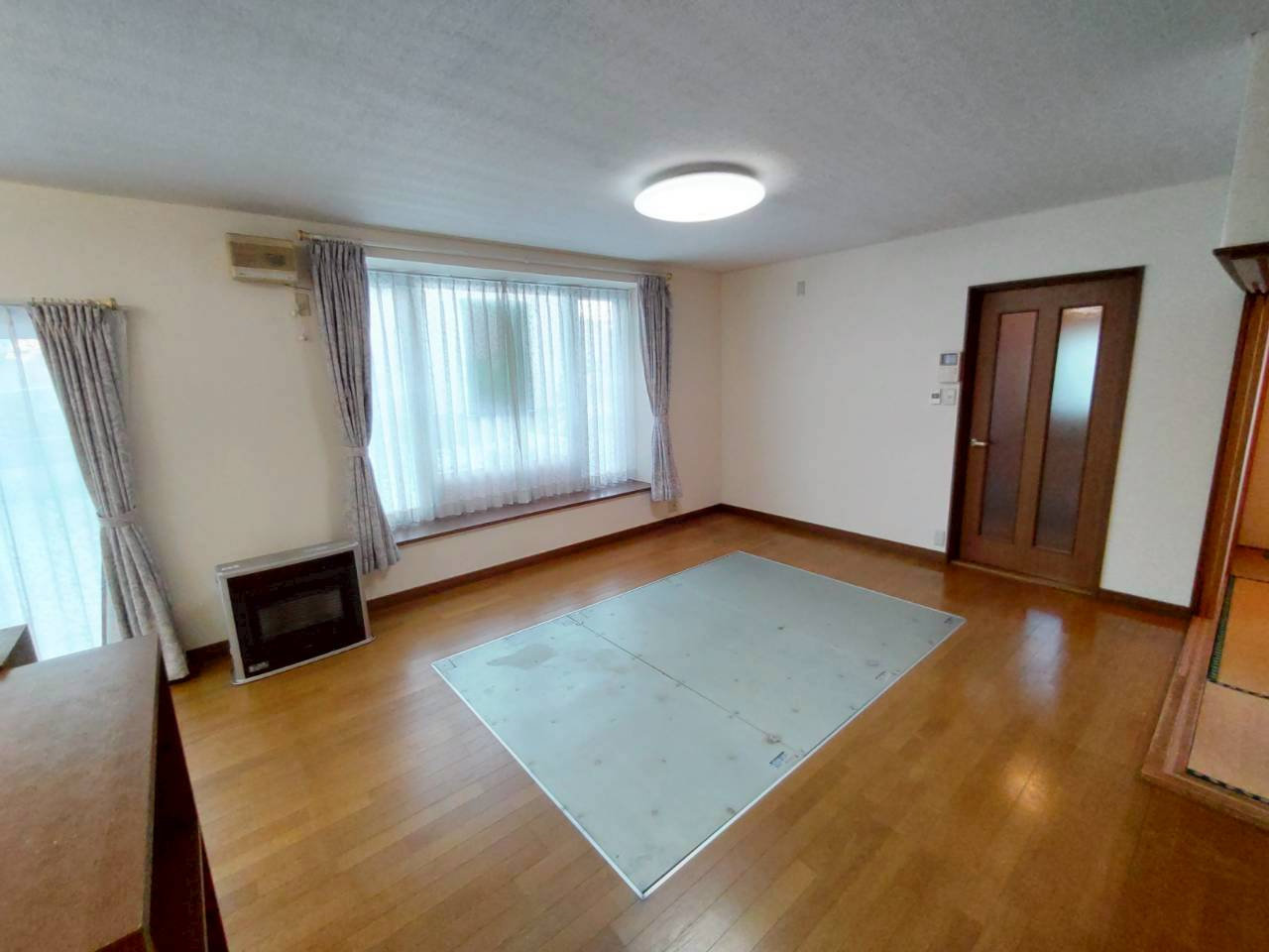 美原5丁目　中古住宅の居間・リビング