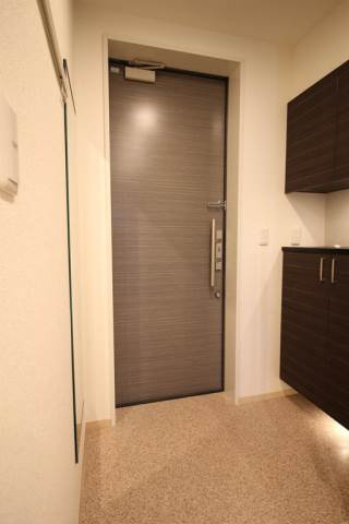 ヴィラ・コートの玄関|2段シューズBOX付きの玄関♪