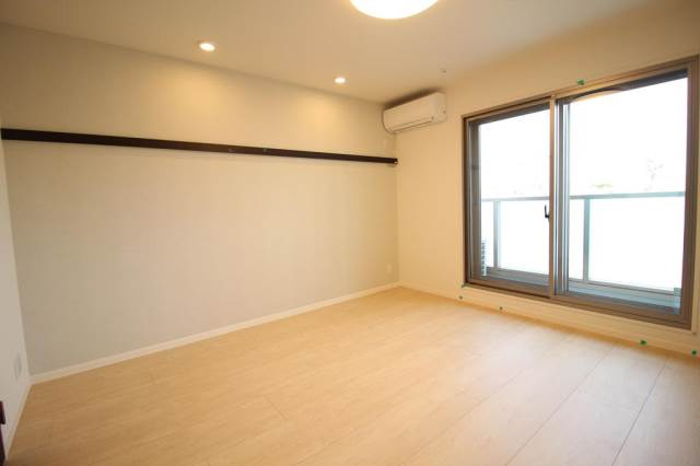 ヴィラ・コートの居間・リビング|8.７帖の広々としたリビング♪