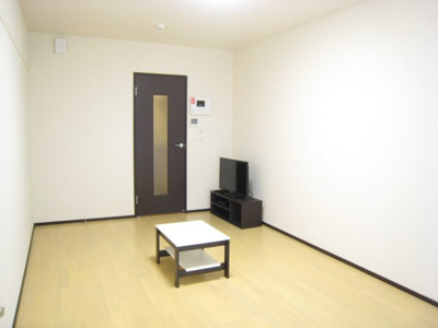 【居間・リビング】 | セレノ | カーテン、照明、ローテーブル、TVがつきます（同タイプの写真）