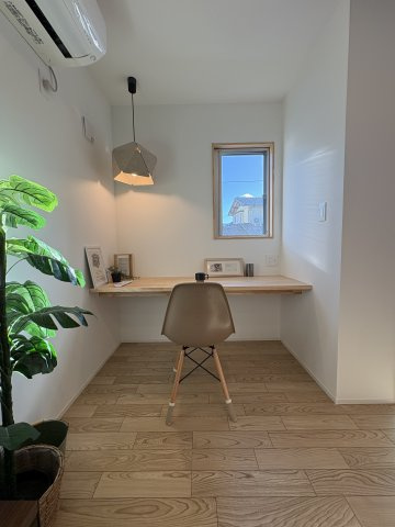 Garden & Living House – 花水台×広々リビングのゆとりある住まいの居間・リビング